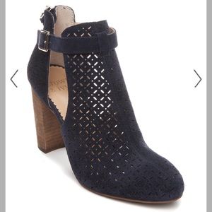 🆕 Crown & Ivy™ Quorra Bootie Novel Navy